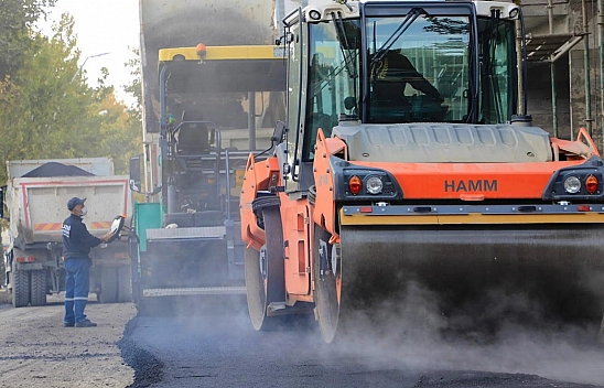 Elazığ'da caddeler hız kesmeden yenileniyor