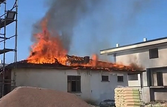 Elazığ'da çatı yangını