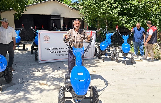 Elazığ'da çiftçilere çapa makinesi desteği