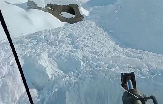 Elazığ'da çığ düşen Tirnik Geçidi ulaşıma açıldı