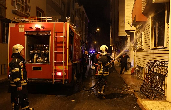Elazığ'da çıkan ev yangınında 2 kişi dumandan etkilendi