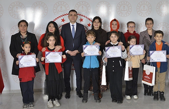 Elazığ'da 'cümle-afiş' konulu yarışmanın ödülleri sahiplerini buldu