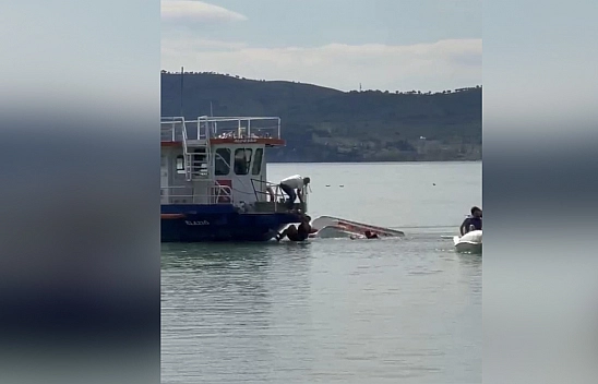Elazığ'da deniz bisikleti devrildi: 2 kişi kurtarıldı