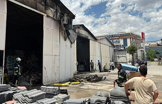 Elazığ'da depo yangını: Milyonluk hasar oluştu