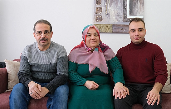 Elazığ'da depremde enkazdan çıkarılan Çelik ailesi TOKİ konutlarında güvenle yaşıyor