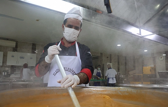 Elazığ'da Dev Kazanlar, İftar Sofraları İçin Kaynıyor