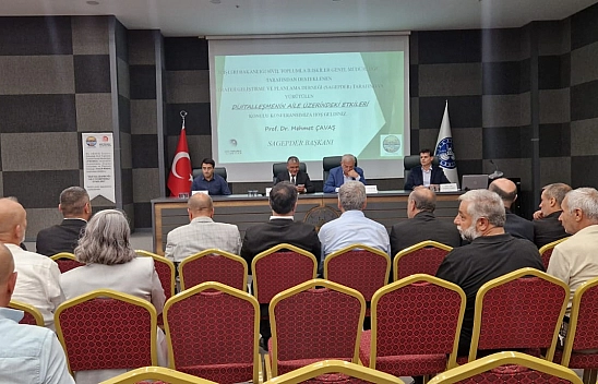 Elazığ'da dijitalleşmenin aile üzerindeki etkileri konferansı düzenlendi