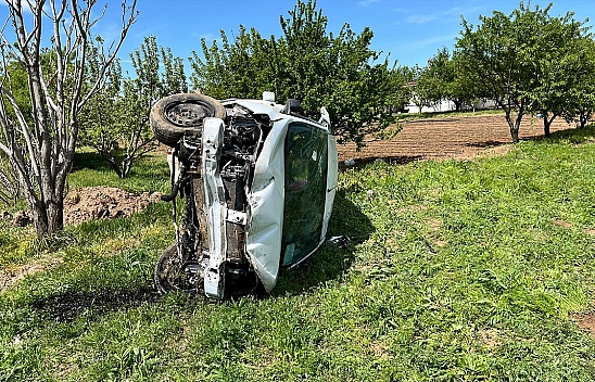 Elazığ'da direksiyon hakimiyetini kaybeden otomobil takla attı:5 yaralı