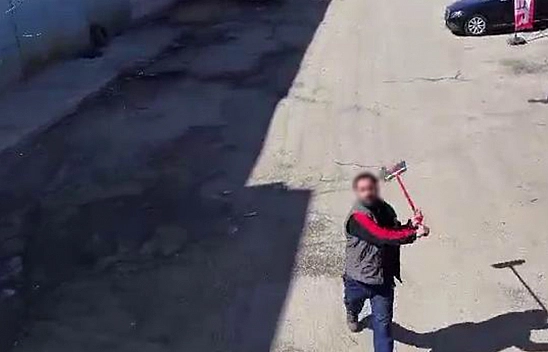 Elazığ'da dron gören masum işçi