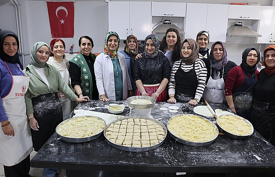 Elazığ'da eğitim ve bayram hazırlığı bir arada devam ediyor