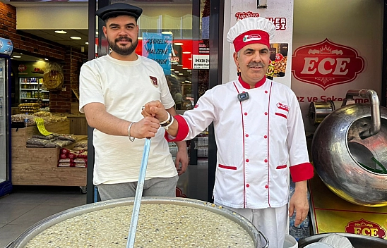 Elazığ'da esnaftan geleneksel aşure ikramı