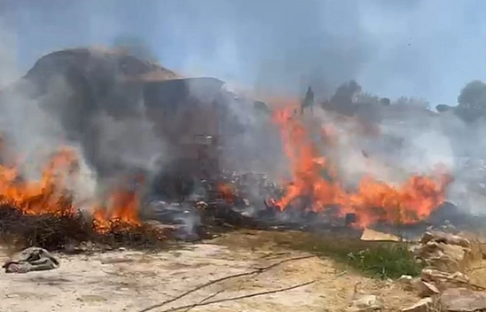 Elazığ'da facia! 750 yıllık kervansaray alevlere teslim oldu: 2 kişi yaralandı