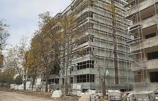 Elazığ'da facia: Dengesini kaybeden işçi inşaattan düştü