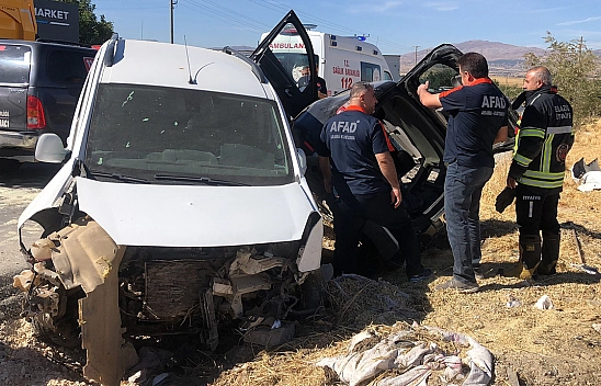 Elazığ'da feci kaza: 3 yaralı