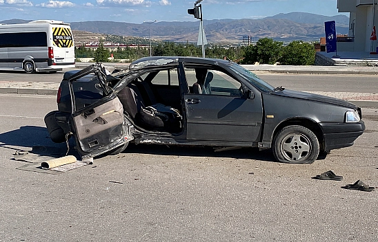 Elazığ'da feci kaza: 3 yaralı