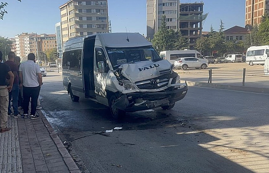 Elazığ'da feci kaza: 8 yaralı