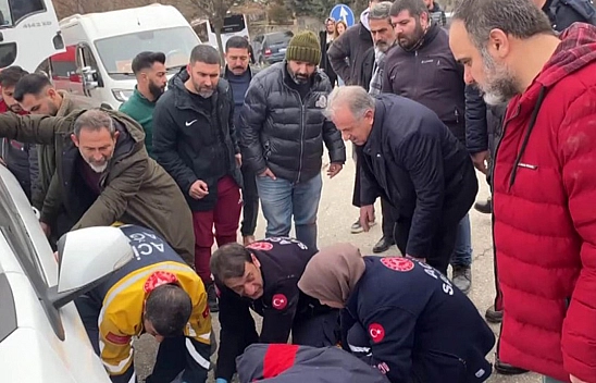 Elazığ'da feci kaza: Otomobilin altına girdi!