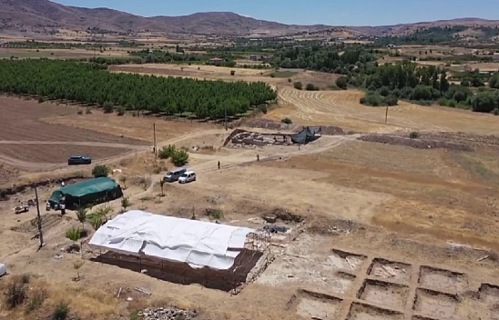 Elazığ'da fidan dikerken 1700 yıllık sır ortaya çıktı! Arkeologlar şoke oldu
