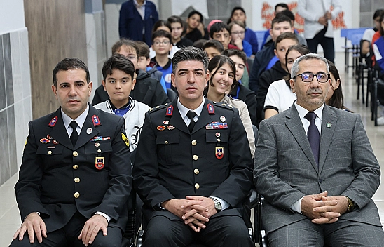 Elazığ'da gaziden şehit babasına örnek saygı