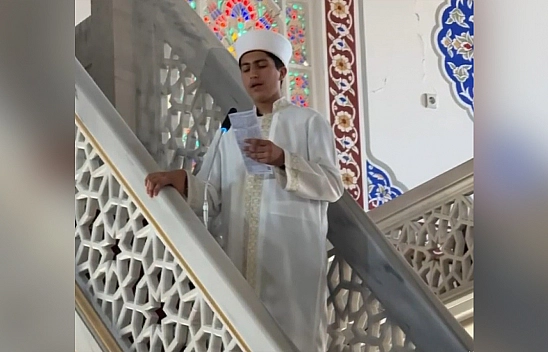 Elazığ'da Genç hafız İlk Cuma namazını Saray Camisi'nde kıldırdı