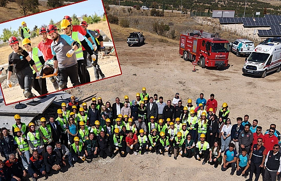 Elazığ'da gerçeğini aratmayan deprem tatbikatı