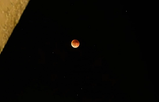 Elazığ'da gökyüzü kızardı: Kanlı ay tutulması büyüledi