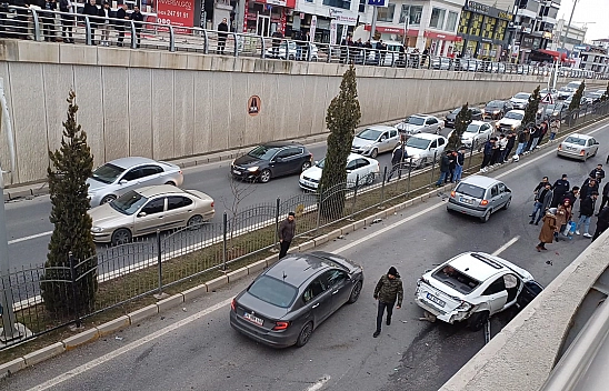 Elazığ'da Görenleri Hayrete Düşüren Kaza!