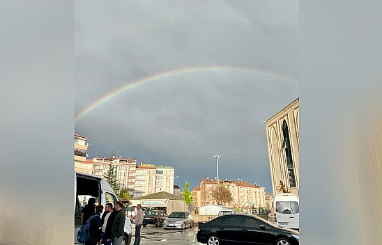Elazığ'da gün boyu etkili olan yağmurun ardından gökkuşağı göründü