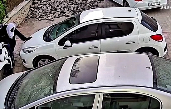 Elazığ'da hırsızlık girişiminde bulunan 2 şahıs kamerada