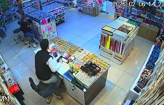 Elazığ'da hissedilen depremin şiddeti kamerada