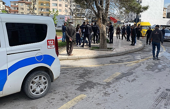 Elazığ'da husumetlisini cadde ortasında bıçakla yaraladı
