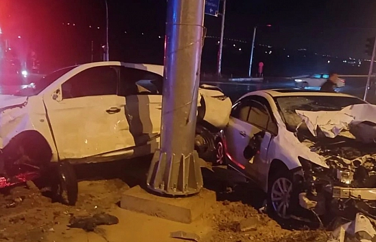 Elazığ'da İki Otomobil Çarpıştı!