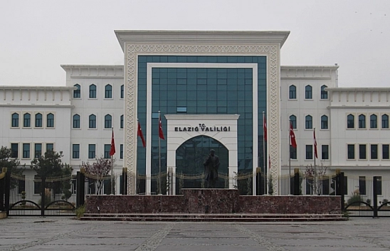 Elazığ'da ikili eğitim yapan okullarda öğleden sonra eğitime ara verildi