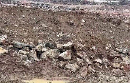 Elazığ'da istinat duvarı çöktü