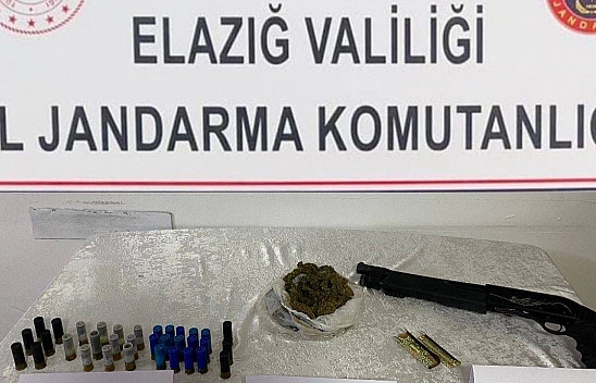 Elazığ'da Jandarma Operasyonunda Ruhsatsız Silah  ve Uyuşturucu Ele Geçirildi 