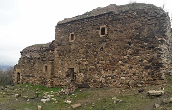 Elazığ'da kaderine terk edilen manastır