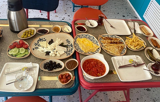 Elazığ'da kahvaltı yapmak isteyenler buraya akın ediyor: hem uygun fiyat hem de kalite