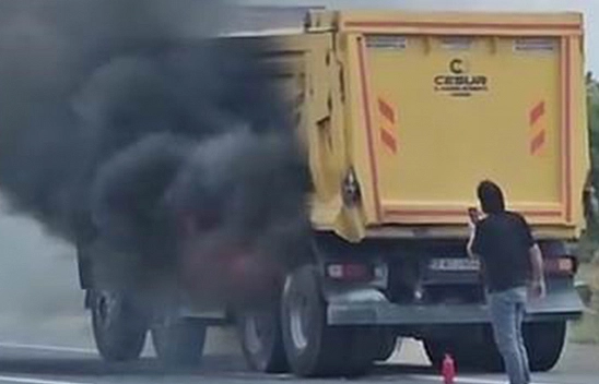 Elazığ'da kamyon alev aldı