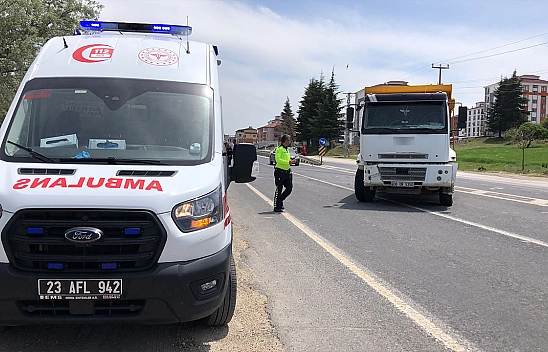 Elazığ'da kamyon ile otomobil çarpıştı: 1 yaralı