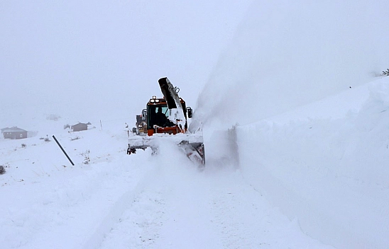 Elazığ'da kar nedeniyle kapanan köy yollarının büyük bölümü açıldı