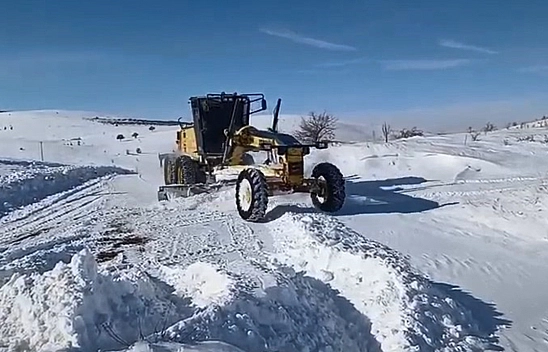 Elazığ'da kar yağışı: 182 köy yolu ulaşıma kapandı