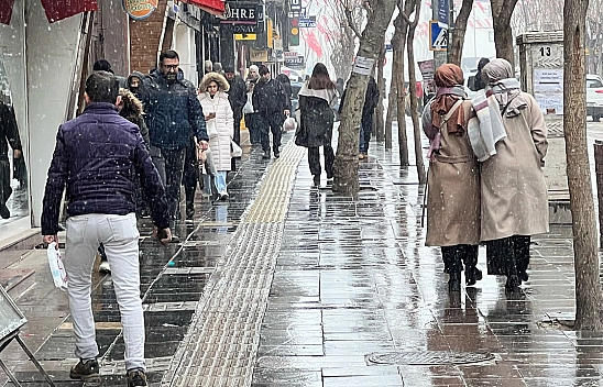 Elazığ'da kar yağışı hayatı olumsuz etkiledi