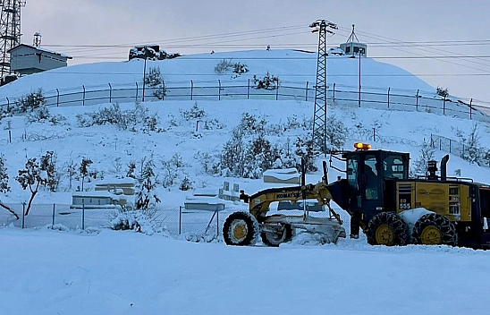 Elazığ'da kar yağışı nedeniyle 536 köy yolu ulaşıma kapandı