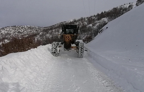 Elazığ'da kar yağışı sonrası 505 köy yolu ulaşıma kapandı