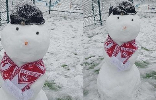 Elazığ'da kar yağışı sonrası yaratıcı kardan adamlar ortaya çıkmaya başladı