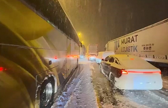 Elazığ'da kar yağışı zor anlar yaşattı