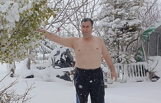 Elazığ'da kara rağmen çıplak kutlama