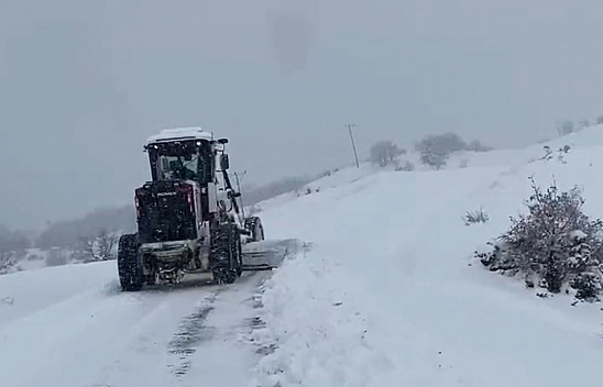 Elazığ'da karla mücadele aralıksız sürüyor