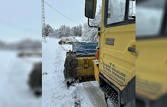 Elazığ'da karla mücadele devam ediyor
