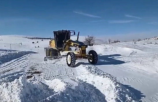 Elazığ'da karla mücadele devam ediyor